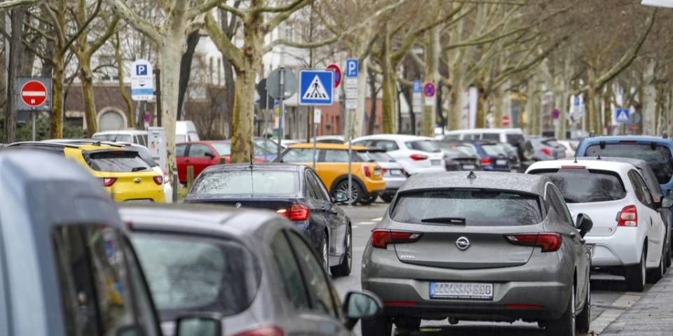 dürfen fahrräder auf auto parkplätzen abgestellt werden