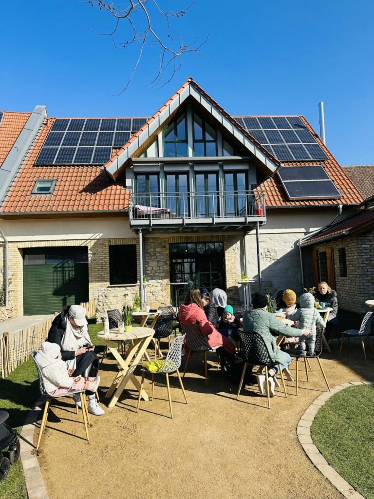 Tierisches Café Hofladen mit Streichelzoo in MainzFinthen sensor